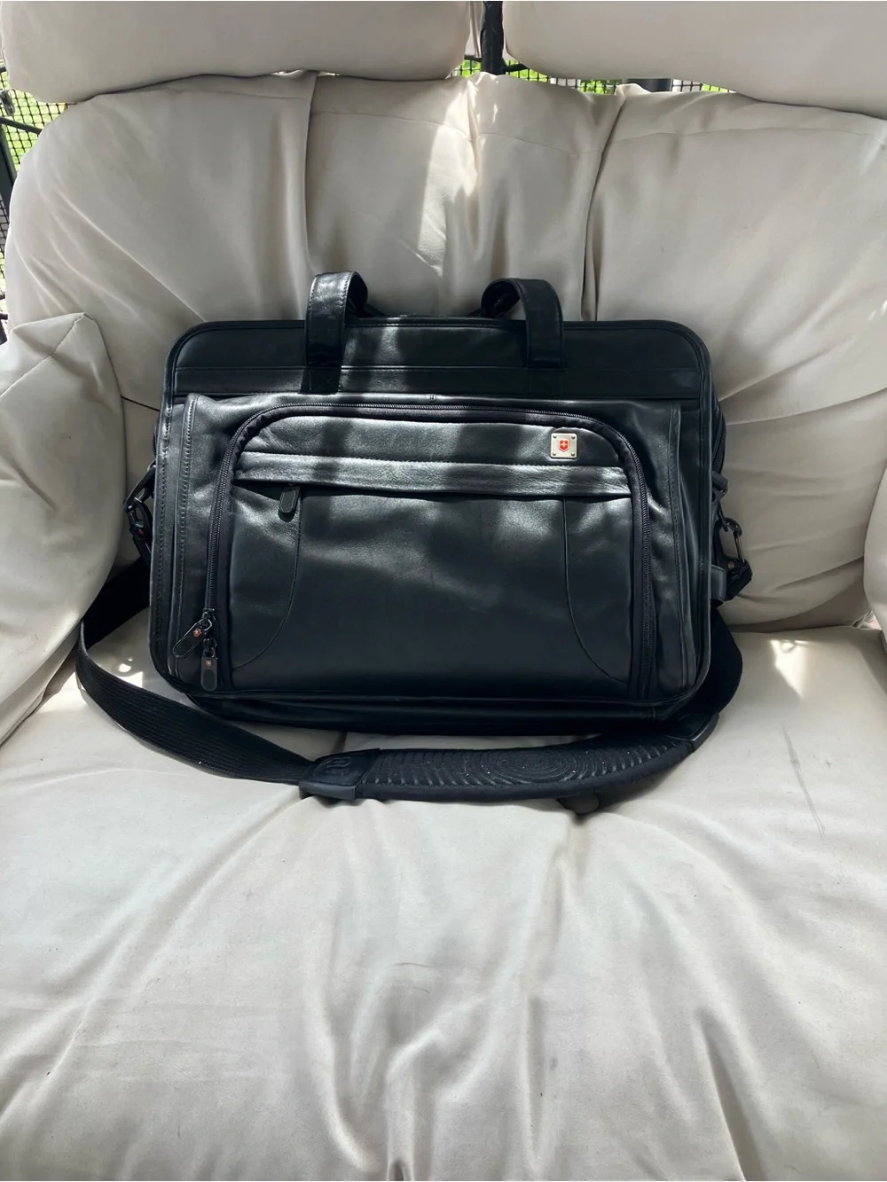 Victorinox men’s black leather laptop briefcase bag